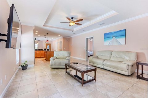 House in Sarasota, Florida 3 bedrooms, 140.38 sq.m. № 2150013 - photo 9