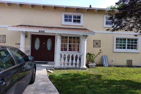 House in Lauderdale Lakes, Florida 4 bedrooms, 189.15 sq.m. № 1770323 - photo 1