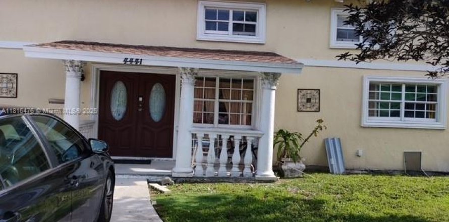 House in Lauderdale Lakes, Florida 4 bedrooms, 189.15 sq.m. № 1770323