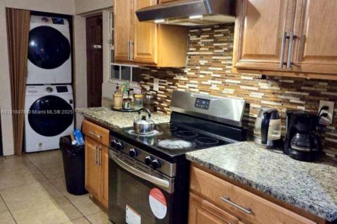 House in Lauderdale Lakes, Florida 4 bedrooms, 189.15 sq.m. № 1770323 - photo 5