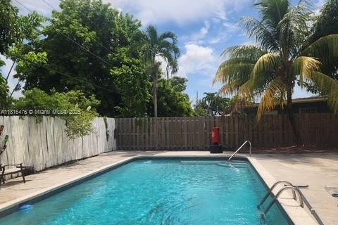 House in Lauderdale Lakes, Florida 4 bedrooms, 189.15 sq.m. № 1770323 - photo 12
