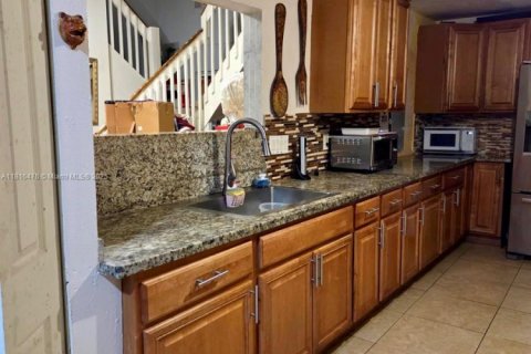 House in Lauderdale Lakes, Florida 4 bedrooms, 189.15 sq.m. № 1770323 - photo 4