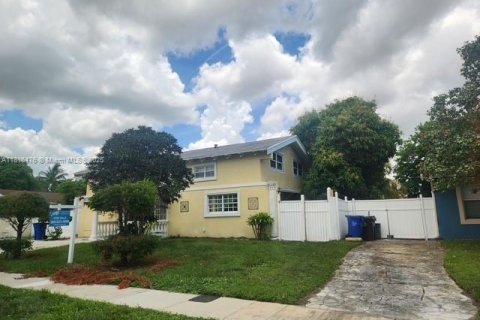 House in Lauderdale Lakes, Florida 4 bedrooms, 189.15 sq.m. № 1770323 - photo 13