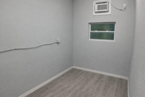 Immobilier commercial à louer à Sarasota, Floride: 408.77 m2 № 2143978 - photo 14
