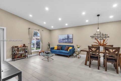 Touwnhouse à louer à Hialeah, Floride: 3 chambres, 108.7 m2 № 2085273 - photo 8