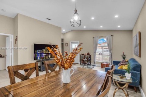Touwnhouse à louer à Hialeah, Floride: 3 chambres, 108.7 m2 № 2085273 - photo 9
