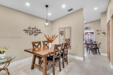 Touwnhouse à louer à Hialeah, Floride: 3 chambres, 108.7 m2 № 2085273 - photo 10