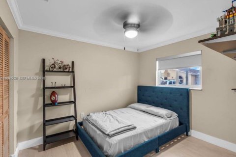 Touwnhouse à louer à Hialeah, Floride: 3 chambres, 108.7 m2 № 2085273 - photo 11