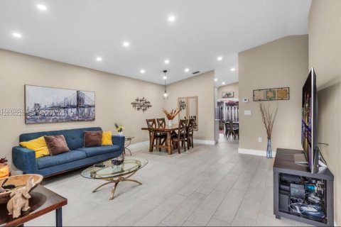 Touwnhouse à louer à Hialeah, Floride: 3 chambres, 108.7 m2 № 2085273 - photo 3