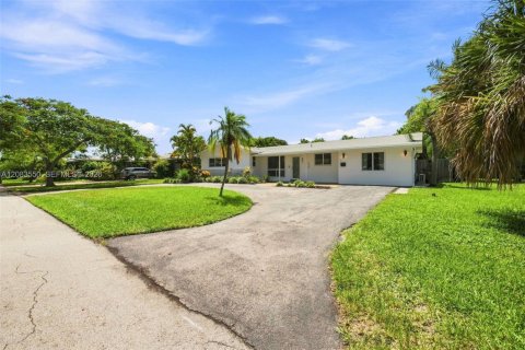 Villa ou maison à louer à Deerfield Beach, Floride: 3 chambres, 162.3 m2 № 2353895 - photo 2