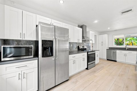 Villa ou maison à louer à Deerfield Beach, Floride: 3 chambres, 162.3 m2 № 2353895 - photo 6