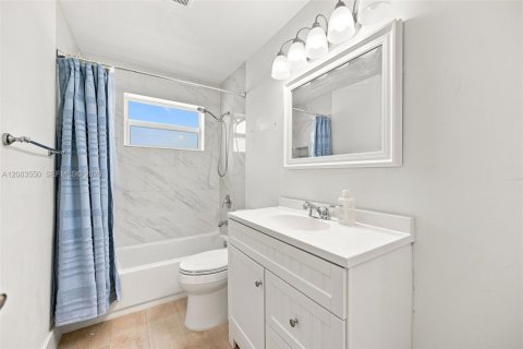 Villa ou maison à louer à Deerfield Beach, Floride: 3 chambres, 162.3 m2 № 2353895 - photo 19