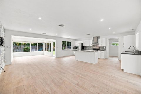 Villa ou maison à louer à Deerfield Beach, Floride: 3 chambres, 162.3 m2 № 2353895 - photo 3