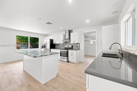 Villa ou maison à louer à Deerfield Beach, Floride: 3 chambres, 162.3 m2 № 2353895 - photo 9