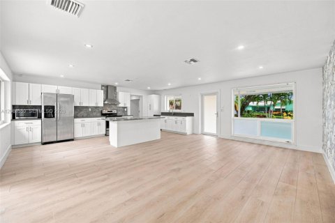 Villa ou maison à louer à Deerfield Beach, Floride: 3 chambres, 162.3 m2 № 2353895 - photo 4