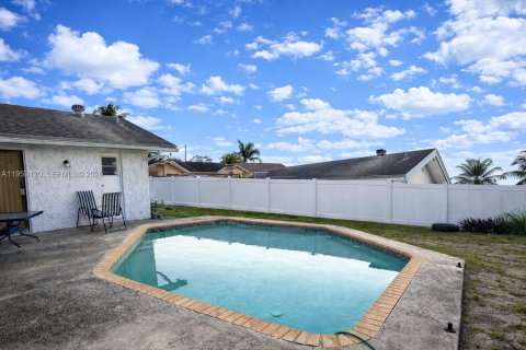 Купить виллу или дом в Норт-Лодердейл, Флорида 3 спальни, 139.91м2, № 2023576 - фото 15