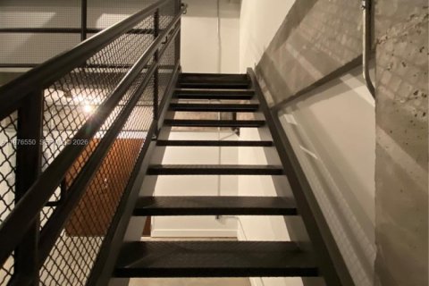 Condo in Miami, Florida, 1 bedroom  № 2040502 - photo 5