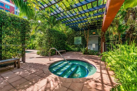 Condo in Miami, Florida, 1 bedroom  № 2040502 - photo 18