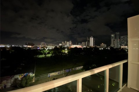 Condo in Miami, Florida, 1 bedroom  № 2040502 - photo 10