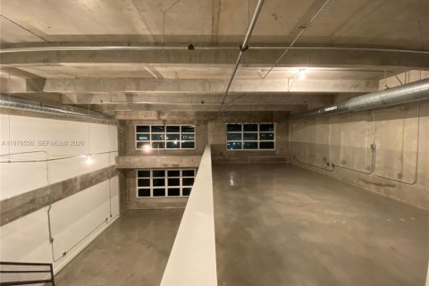 Condo in Miami, Florida, 1 bedroom  № 2040502 - photo 6