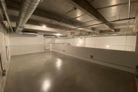 Condo in Miami, Florida, 1 bedroom  № 2040502 - photo 7