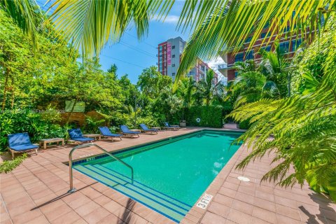 Condo in Miami, Florida, 1 bedroom  № 2040502 - photo 19