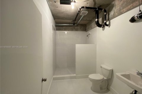 Condo in Miami, Florida, 1 bedroom  № 2040502 - photo 9