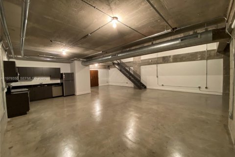 Condo in Miami, Florida, 1 bedroom  № 2040502 - photo 3