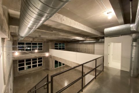 Condo in Miami, Florida, 1 bedroom  № 2040502 - photo 8