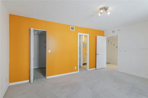 Condominio en venta en Gulfport, Florida, 2 dormitorios, 137.12 m2 № 1720604 - foto 30