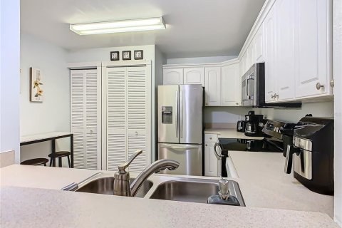 Condo in Kissimmee, Florida, 3 bedrooms  № 2234704 - photo 10
