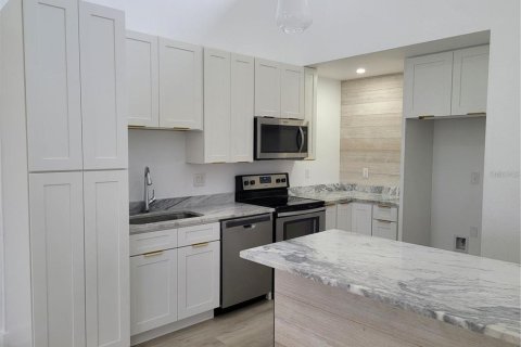 Apartamento en alquiler en Port Charlotte, Florida, 2 dormitorios, 109.72 m2 № 1906824 - foto 5