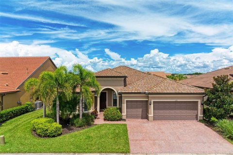 House in Sarasota, Florida 3 bedrooms, 233.74 sq.m. № 1833585 - photo 2