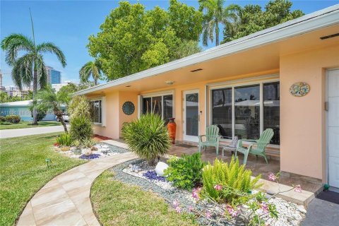 House in Lauderdale-by-the-Sea, Florida 2 bedrooms, 151.52 sq.m. № 2088300 - photo 23