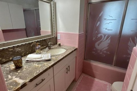 House in Lauderdale-by-the-Sea, Florida 2 bedrooms, 151.52 sq.m. № 2088300 - photo 17