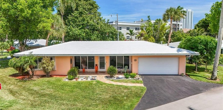 House in Lauderdale-by-the-Sea, Florida 2 bedrooms, 151.52 sq.m. № 2088300