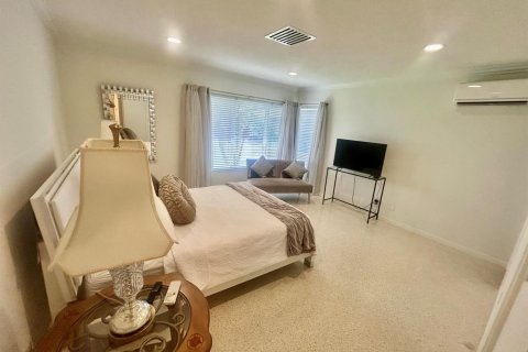 House in Lauderdale-by-the-Sea, Florida 2 bedrooms, 151.52 sq.m. № 2088300 - photo 13