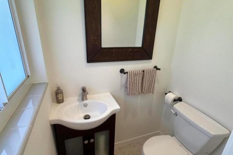 House in Lauderdale-by-the-Sea, Florida 2 bedrooms, 151.52 sq.m. № 2088300 - photo 18