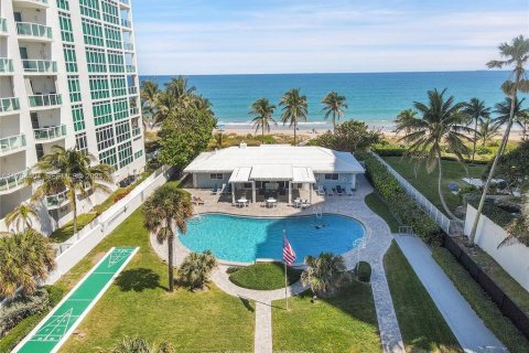 House in Lauderdale-by-the-Sea, Florida 2 bedrooms, 151.52 sq.m. № 2088300 - photo 24