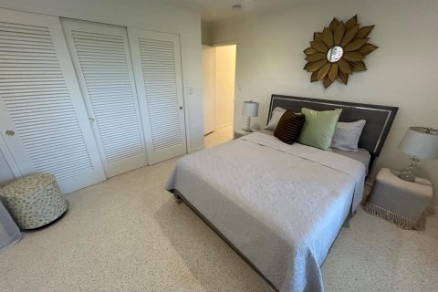 House in Lauderdale-by-the-Sea, Florida 2 bedrooms, 151.52 sq.m. № 2088300 - photo 16