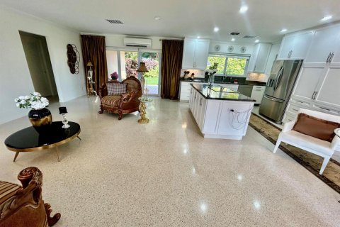 House in Lauderdale-by-the-Sea, Florida 2 bedrooms, 151.52 sq.m. № 2088300 - photo 2