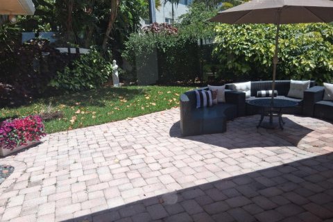 House in Lauderdale-by-the-Sea, Florida 2 bedrooms, 151.52 sq.m. № 2088300 - photo 22
