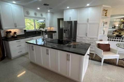 House in Lauderdale-by-the-Sea, Florida 2 bedrooms, 151.52 sq.m. № 2088300 - photo 6