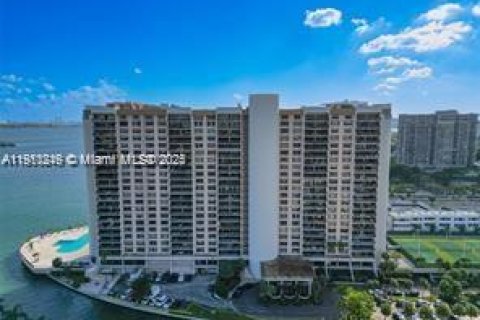 Copropriété à vendre à Miami, Floride: 2 chambres, 181.16 m2 № 1967494 - photo 25