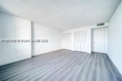 Copropriété à vendre à Miami, Floride: 2 chambres, 181.16 m2 № 1967494 - photo 16