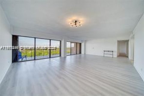 Copropriété à vendre à Miami, Floride: 2 chambres, 181.16 m2 № 1967494 - photo 8