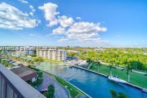 Copropriété à vendre à Miami, Floride: 2 chambres, 181.16 m2 № 1967494 - photo 1