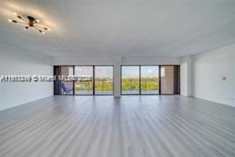 Copropriété à vendre à Miami, Floride: 2 chambres, 181.16 m2 № 1967494 - photo 7
