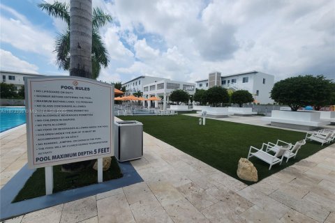 Commercial property in LANDMARK in Doral, Florida 46.45 sq.m. № 1921163 - photo 19