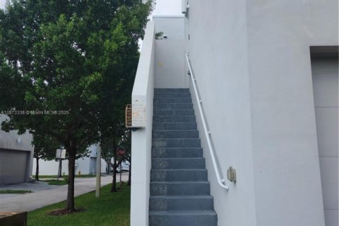 Propiedad comercial en alquiler en Doral, Florida, 46.45 m2 № 1921163 - foto 2
